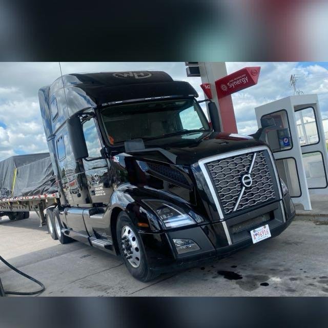 Refrigerated transport truck