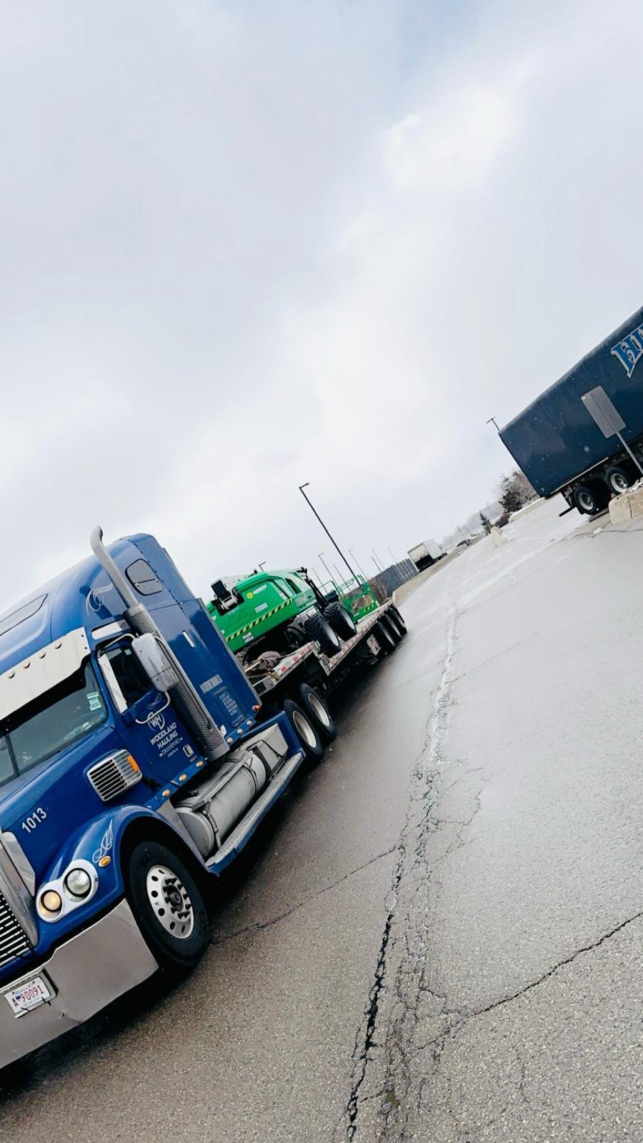 LTL freight truck